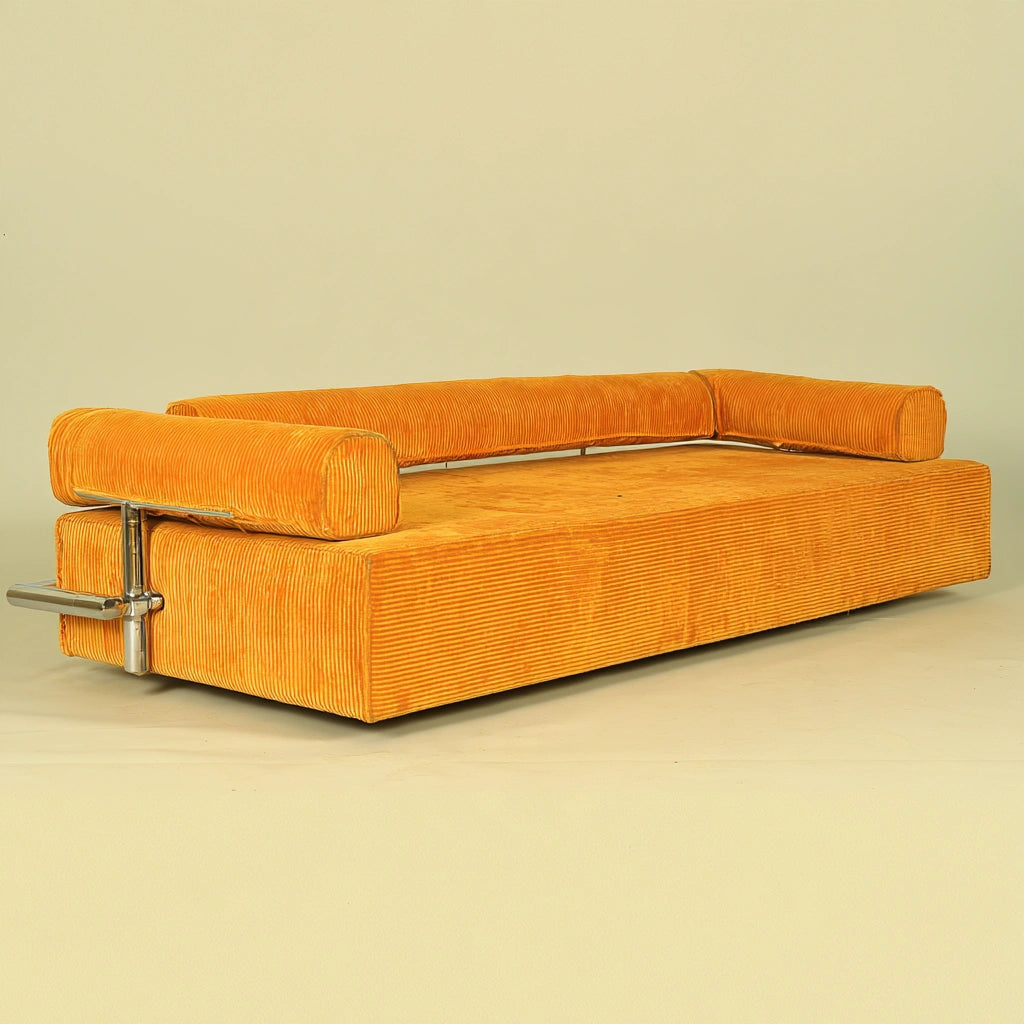 Gestoffeerde bank, kleur oranje en bruin